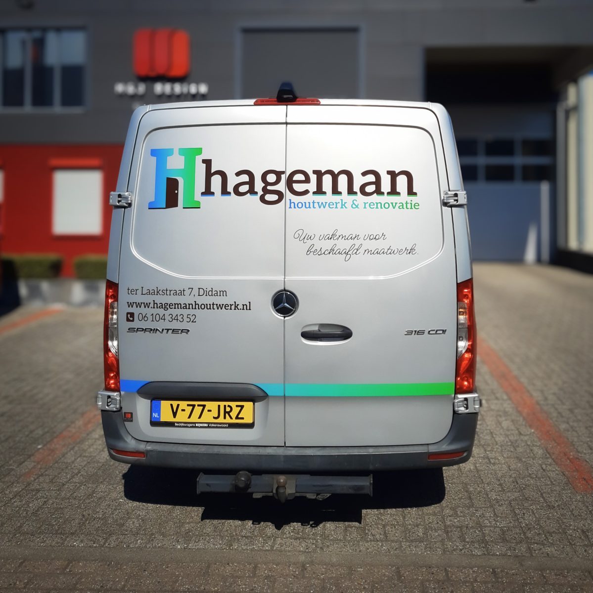 250301-Hageman-Houtwerk-Renovatie-autobelettering-achterzijde-payoff