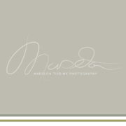 madelon_tijdink_logo_op_groen